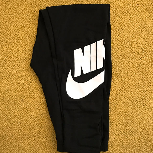 NIKE(ナイキ)のNIKE Mサイズ レディースのパンツ(スキニーパンツ)の商品写真