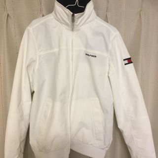 トミーヒルフィガー(TOMMY HILFIGER)のtommy hilfiger ジャケット  Mサイズ 白 ホワイト(マウンテンパーカー)