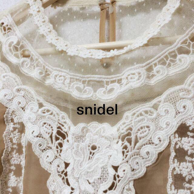 SNIDEL(スナイデル)のsnidel/ドットレースTOPS レディースのトップス(シャツ/ブラウス(半袖/袖なし))の商品写真