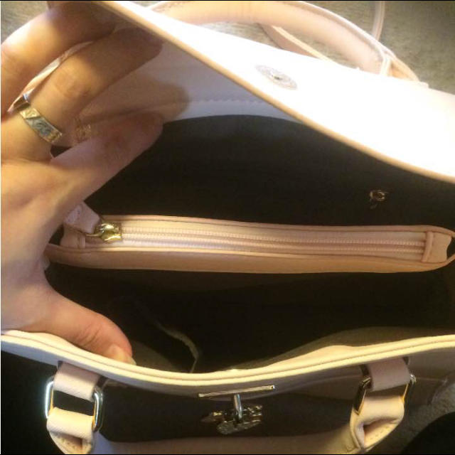 薄ピンク ショルダーバッグ レディースのバッグ(ショルダーバッグ)の商品写真