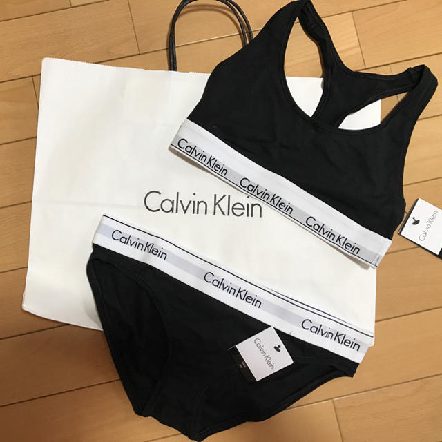 Calvin Klein(カルバンクライン)のカルバンクライン  レディースの下着/アンダーウェア(ブラ&ショーツセット)の商品写真