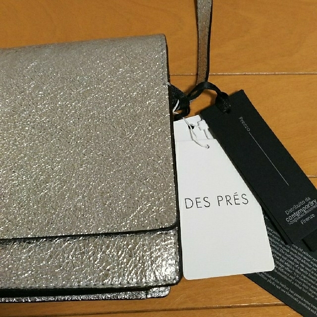 DES PRES(デプレ)の新品未使用  DES PRES シルバーショルダーバッグ  トゥモローランド レディースのバッグ(ショルダーバッグ)の商品写真