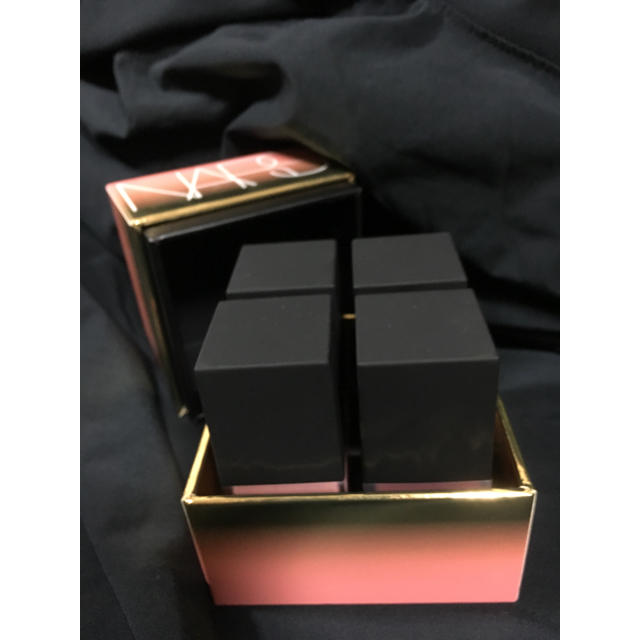 NARS(ナーズ)の日本未発売3色あります。NARS リキッドブラッシュ４本セット コスメ/美容のベースメイク/化粧品(チーク)の商品写真