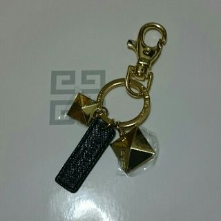 GIVENCHY(キーホルダー)のフリマアイテム一覧 GIVENCHY(キーホルダー)のフリマアイテム一覧