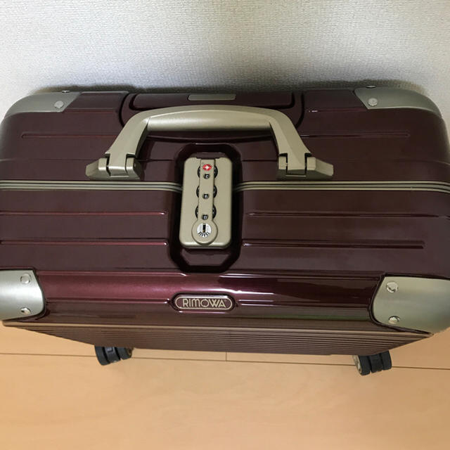 RIMOWA(リモワ)の【T様専用】リモワ リンボ カルモナレッド 4輪 27L スーツケース メンズのバッグ(トラベルバッグ/スーツケース)の商品写真