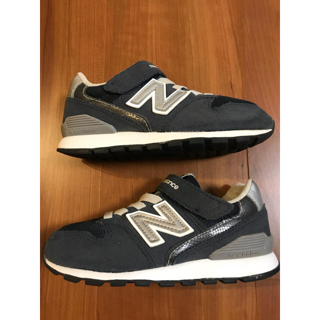 New Balance(ニューバランス)の【minamin様専用】ニューバランス KV996 17cm ネイビー キッズ/ベビー/マタニティのキッズ靴/シューズ(15cm~)(スニーカー)の商品写真