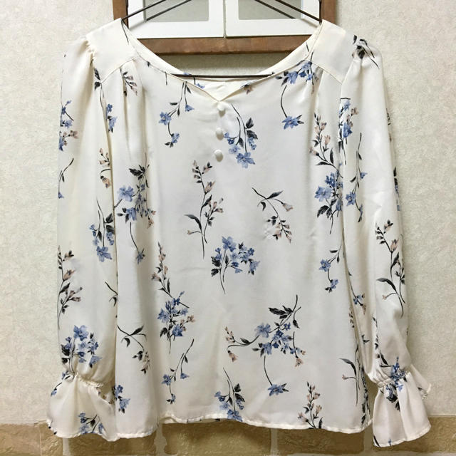 MISCH MASCH(ミッシュマッシュ)の♡bitter様専用♡【MISCH MASCH】 花柄 ブラウス  レディースのトップス(シャツ/ブラウス(長袖/七分))の商品写真