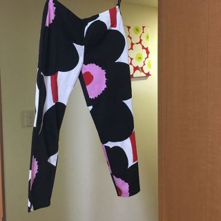 マリメッコ(marimekko)のマリメッコ 36 ウニッコ柄  値下げ済み(カジュアルパンツ)