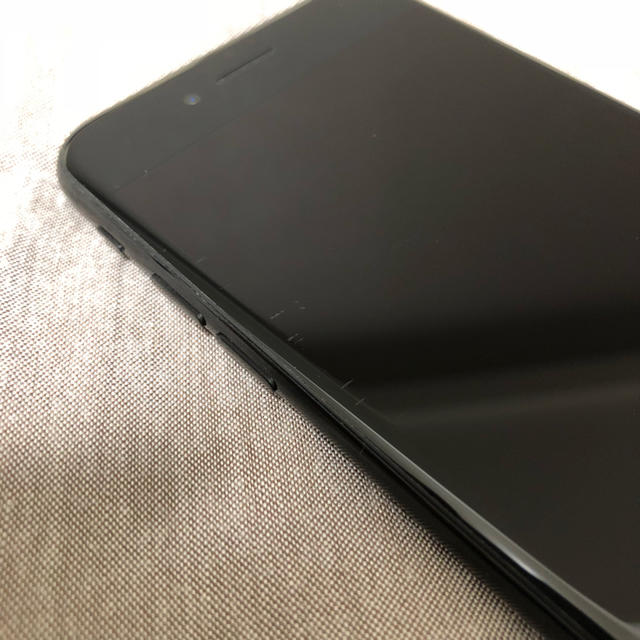 iPhone(アイフォーン)のiPhone7 128GB ジェットブラック スマホ/家電/カメラのスマートフォン/携帯電話(スマートフォン本体)の商品写真