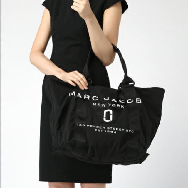 MARC JACOBS(マークジェイコブス)の【MARC JACOBS】NEW LOGO TOTE レディースのバッグ(トートバッグ)の商品写真