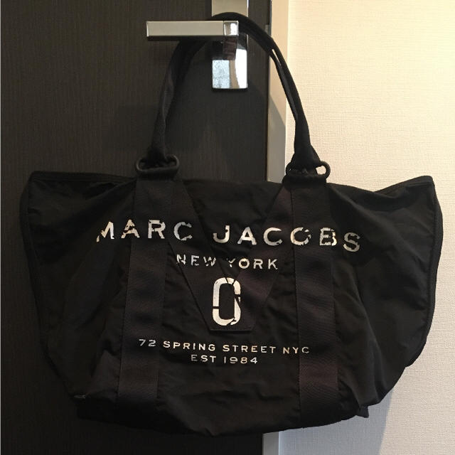 MARC JACOBS(マークジェイコブス)の【MARC JACOBS】NEW LOGO TOTE レディースのバッグ(トートバッグ)の商品写真