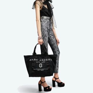 マークジェイコブス(MARC JACOBS)の【MARC JACOBS】NEW LOGO TOTE(トートバッグ)