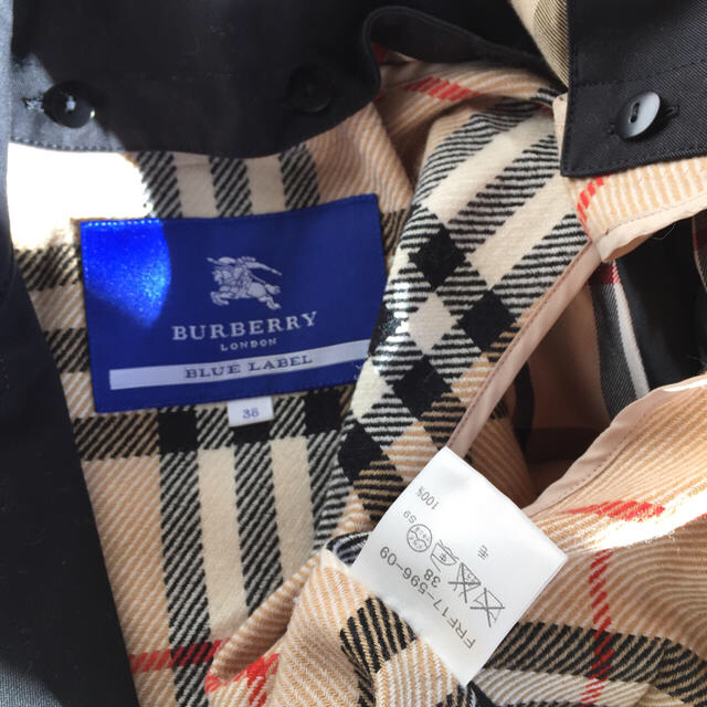 BURBERRY BLUE LABEL(バーバリーブルーレーベル)の商談中 レディースのジャケット/アウター(トレンチコート)の商品写真