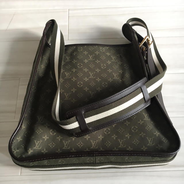 LOUIS VUITTON(ルイヴィトン)の美品LOUIS VUITTON ルイヴィトン モノグラム ミニブザス レディースのバッグ(ショルダーバッグ)の商品写真