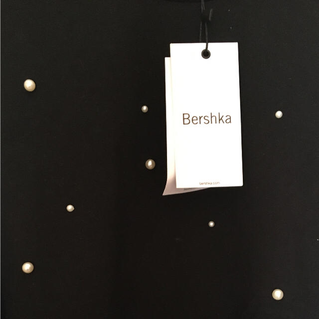 Bershka(ベルシュカ)の新品タグつき★BERSHKA★パール★クルーネック レディースのトップス(ニット/セーター)の商品写真