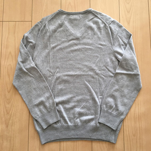 GAP(ギャップ)の【美品】ギャップ  Vネック ウールニット Mサイズ ライトグレー メンズ メンズのトップス(ニット/セーター)の商品写真