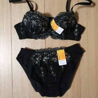 再値下げ☆ブラ&ショーツセット　新品タグ付き♡(ブラ&ショーツセット)