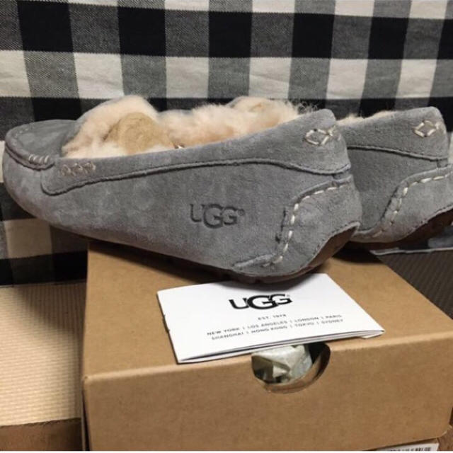 UGG(アグ)の【新品】UGG アンスレー モカシン（ライトグレー:23.5〜24㎝） レディースの靴/シューズ(スリッポン/モカシン)の商品写真