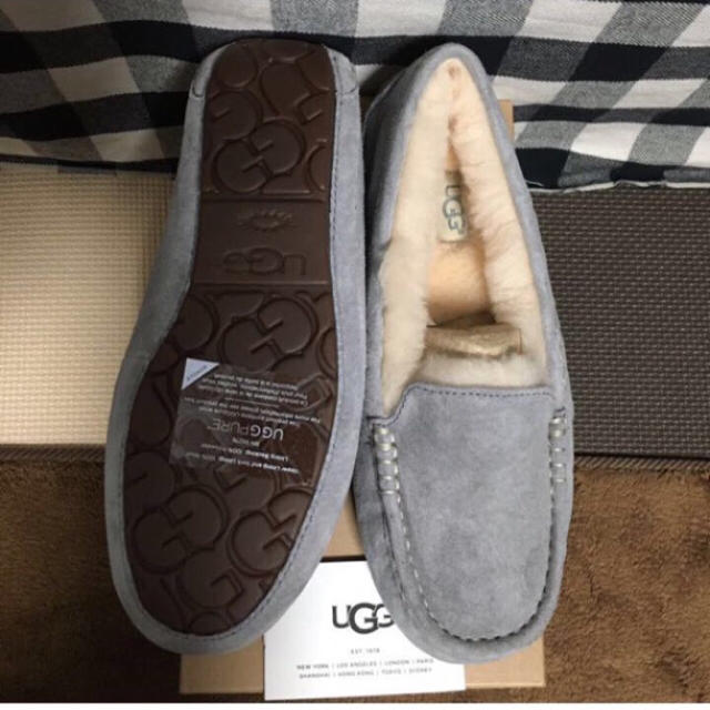 UGG(アグ)の【新品】UGG アンスレー モカシン（ライトグレー:23.5〜24㎝） レディースの靴/シューズ(スリッポン/モカシン)の商品写真