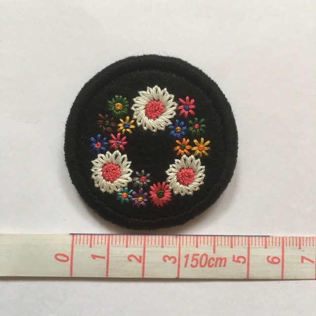 22.お花の刺繍ブローチ✴︎受注製作 ハンドメイドのアクセサリー(コサージュ/ブローチ)の商品写真