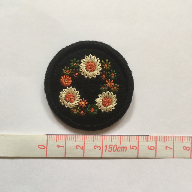 23.お花の刺繍ブローチ✴︎受注製作 ハンドメイドのアクセサリー(コサージュ/ブローチ)の商品写真