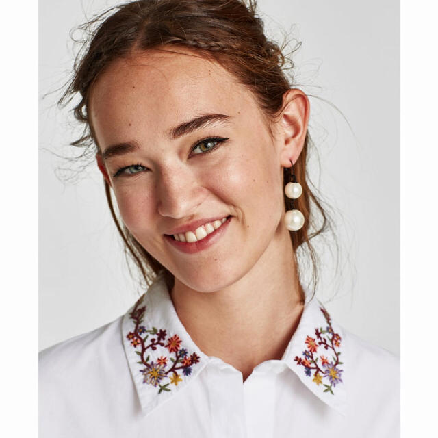 ZARA(ザラ)のザラ 刺繍シャツ レディースのトップス(シャツ/ブラウス(長袖/七分))の商品写真