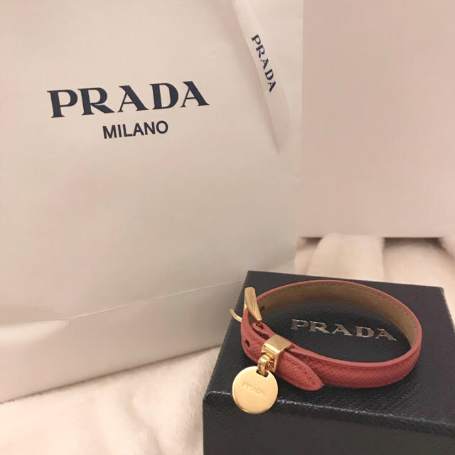 PRADA(プラダ)のプラダ ブレスレット  箱付き  💗最終値下げ レディースのアクセサリー(ブレスレット/バングル)の商品写真