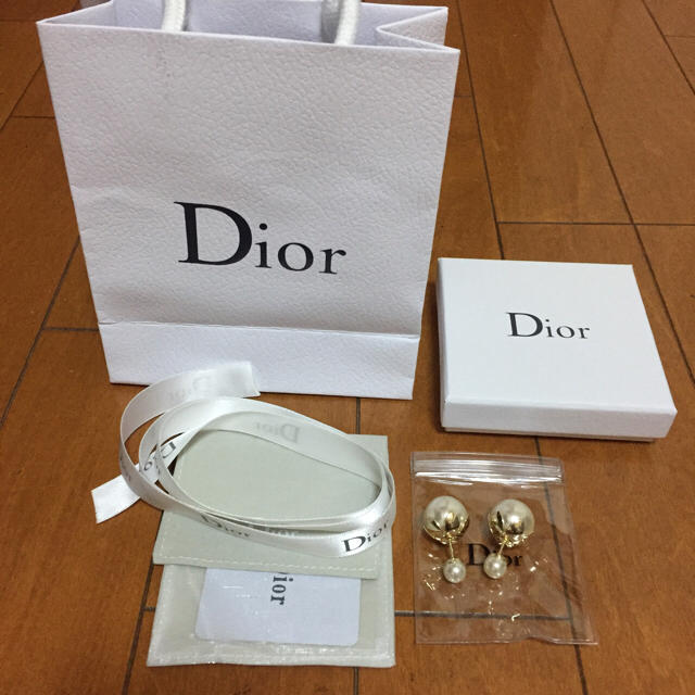 Dior  トライバルボールピアス  パール