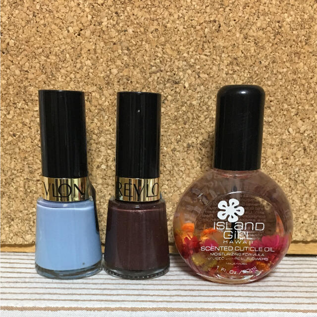 REVLON(レブロン)の送料込み1200円！マニキュア&ネイルシールセット☆ コスメ/美容のネイル(マニキュア)の商品写真