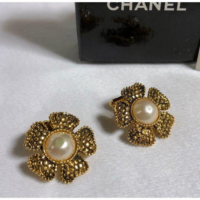CHANEL - 正規新古 シャネル カメリア×パールゴールドカフス CHANEL - 正規新古 シャネル カメリア×パールゴールドカフス