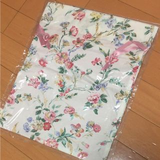 ローラアシュレイ(LAURA ASHLEY)のローラアシュレイ 新品未使用 巾着 マルチケース (ポーチ)