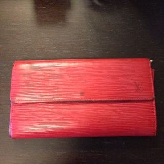 ルイヴィトン(LOUIS VUITTON)のヴィトン赤エピ長財布(財布)