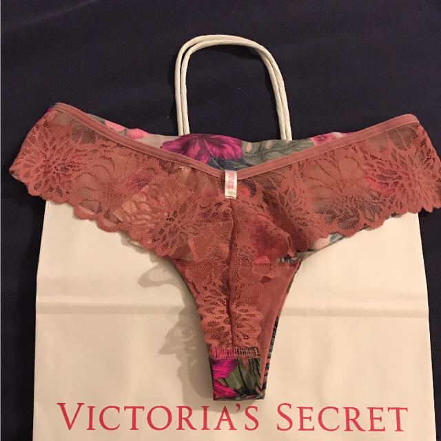 Victoria's Secret(ヴィクトリアズシークレット)のビクトリアシークレット バックレースTバック Sサイズ 1500円 レディースの下着/アンダーウェア(ショーツ)の商品写真