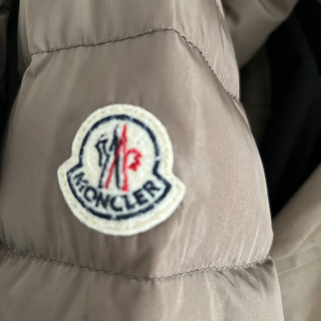 MONCLER(モンクレール)の【お値下げ】モンクレールダウン　小梅様専用です レディースのジャケット/アウター(ダウンコート)の商品写真