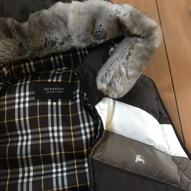 BURBERRY(バーバリー)のバーバリーブラックレーベル ダウンベスト 美品 メンズのジャケット/アウター(ダウンベスト)の商品写真