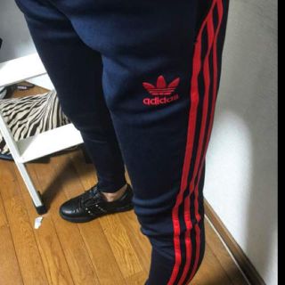 アディダス(adidas)のadidasパンツ！！(デニム/ジーンズ)