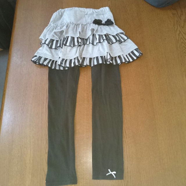 しまむら(シマムラ)のレギンス付きスカート 130ｾﾝﾁ キッズ/ベビー/マタニティのキッズ服女の子用(90cm~)(スカート)の商品写真
