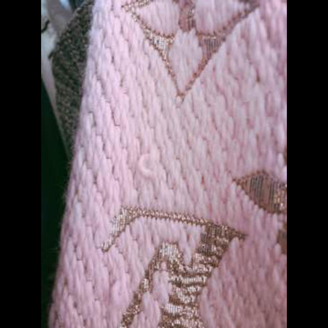 LOUIS VUITTON - ルイヴィトン LV マフラー ピンクの通販 by LOUIS VUITTON - ルイヴィトン LV マフラー ピンクの通販 by