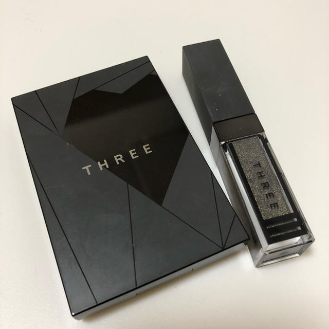 THREE(スリー)のTHREE 4Dプラスアイパレット グロスアイシャドウのセット コスメ/美容のベースメイク/化粧品(アイシャドウ)の商品写真