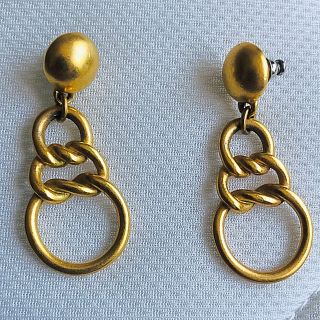 ダナキャランニューヨーク(DKNY)のゴールドピアス(ピアス)