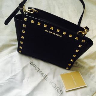 マイケルコース(Michael Kors)のLily様専用！マイケルコース スタッズ ショルダーバック 美品(ショルダーバッグ)