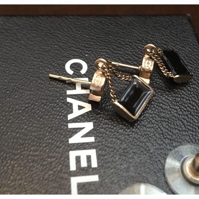 CHANEL(シャネル)のてでぃ様専用 シャネル  ココマーク&バッグ ピアス 美品 レディースのアクセサリー(ピアス)の商品写真