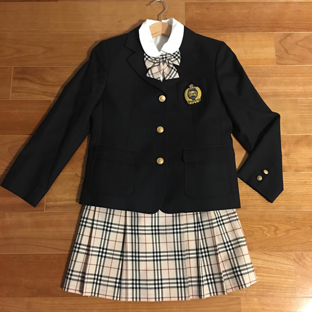 BURBERRY(バーバリー)の※よつやママ様専用 新品同様 BERBERRY フォーマルスーツ 130 キッズ/ベビー/マタニティのキッズ服女の子用(90cm~)(ドレス/フォーマル)の商品写真