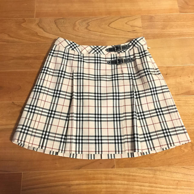 BURBERRY(バーバリー)の※よつやママ様専用 新品同様 BERBERRY フォーマルスーツ 130 キッズ/ベビー/マタニティのキッズ服女の子用(90cm~)(ドレス/フォーマル)の商品写真