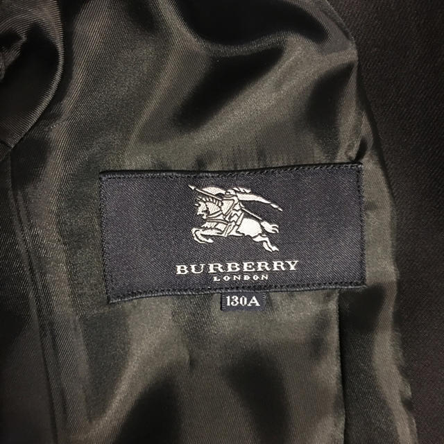 BURBERRY(バーバリー)の※よつやママ様専用 新品同様 BERBERRY フォーマルスーツ 130 キッズ/ベビー/マタニティのキッズ服女の子用(90cm~)(ドレス/フォーマル)の商品写真