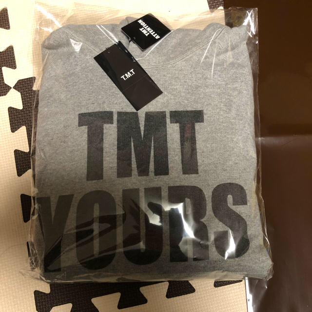 TMT(ティーエムティー)のtmt YOURS プルオーバーパーカー 新品未使用 最終値下げ メンズのトップス(パーカー)の商品写真