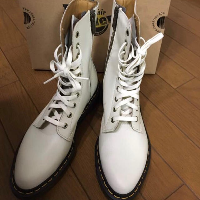 Dr.Martens 10ホール オフホワイト 新品