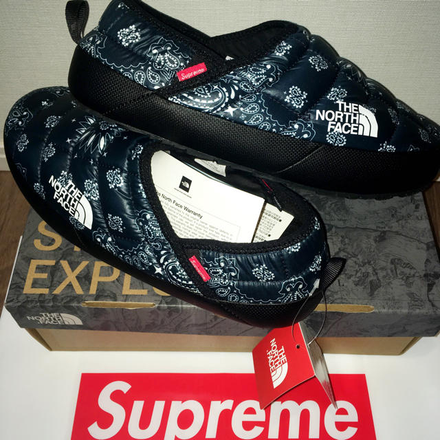 Supreme(シュプリーム)のSupreme THENORTHFACE  BANDANA TRACTION メンズの靴/シューズ(その他)の商品写真