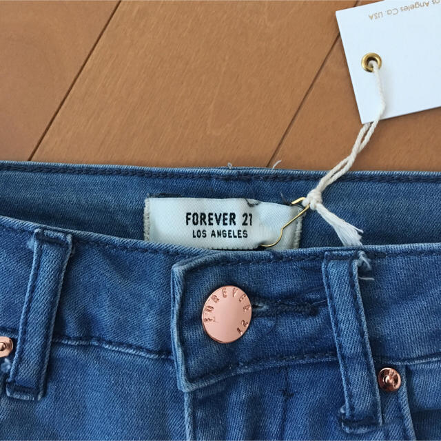 FOREVER 21(フォーエバートゥエンティーワン)のFOREVER21☆フォーエバー☆デニムショートパンツ☆24サイズ レディースのパンツ(ショートパンツ)の商品写真