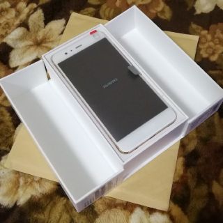 アンドロイド(ANDROID)のhuawei p10plus ゴールド　ほぼ未使用　送料込み(スマートフォン本体)